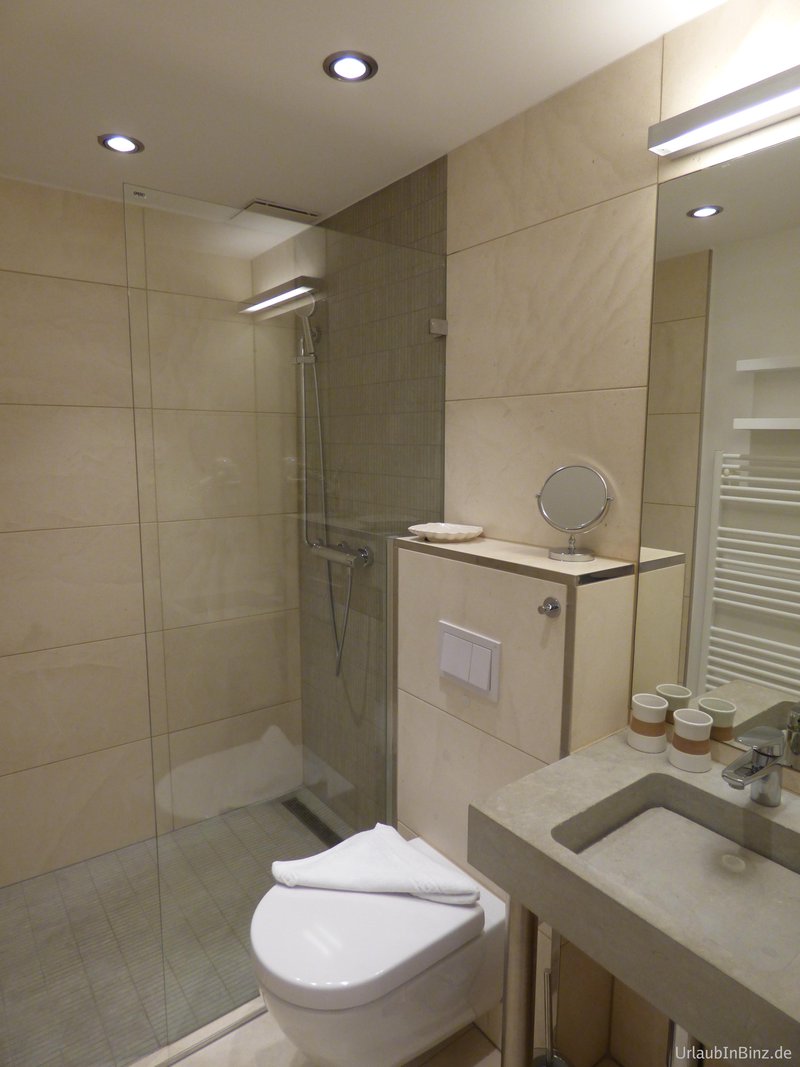 11 Badezimmer 2